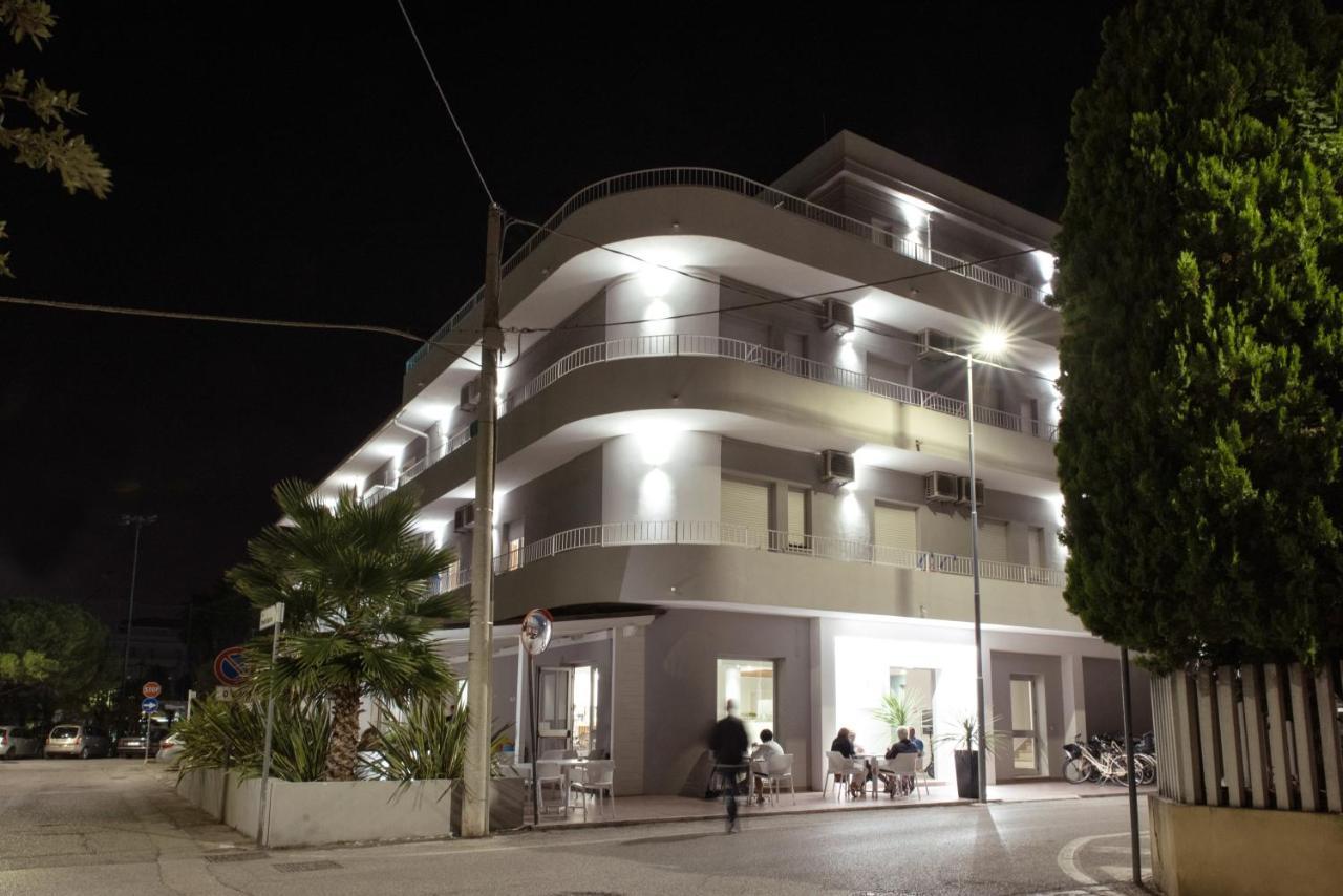Adria Beach Hotel Alba Adriatica Extérieur photo